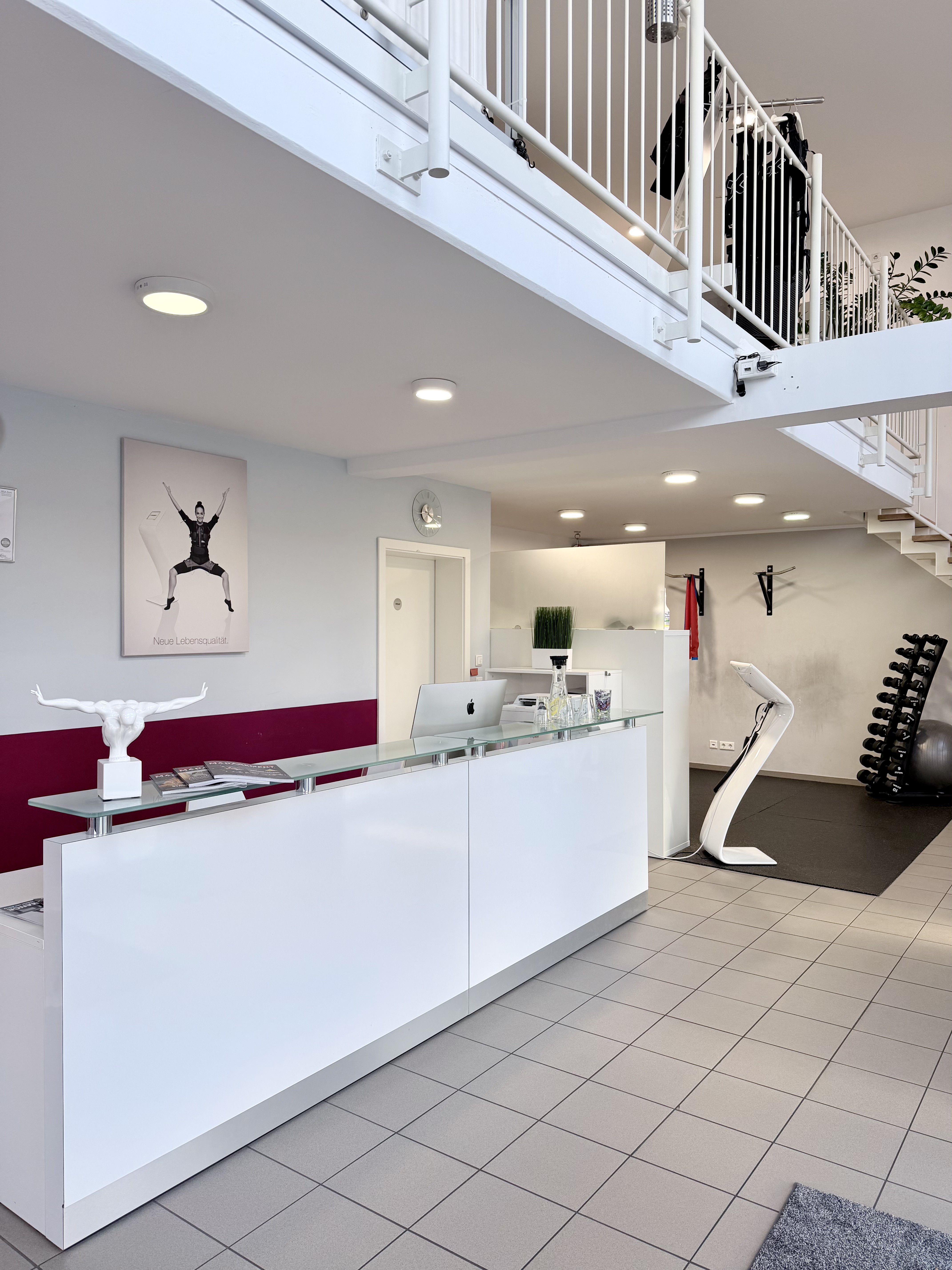 EMS Studio Neunkirchen-Seel Innenansicht und Theke