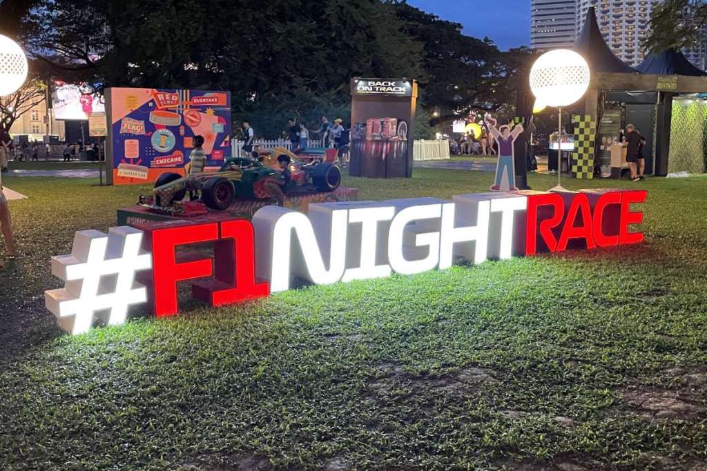 F1 Singapore night race sign