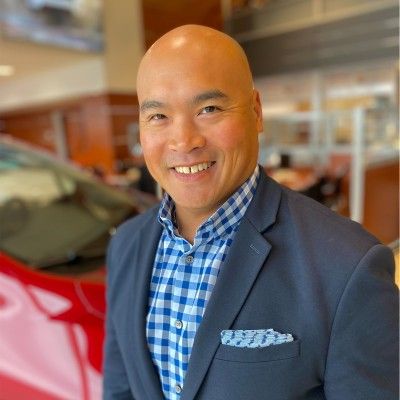 man in black crew neck shirt