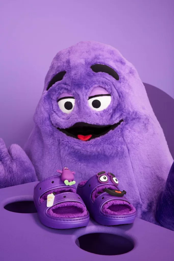 Sandália Grimace x Crocs Cozzzy