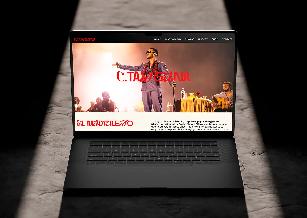 Portada de una página web en notebook sobre el artista español C. Tangana, con diseño visual en tonos oscuros y una imagen del cantante en el escenario.