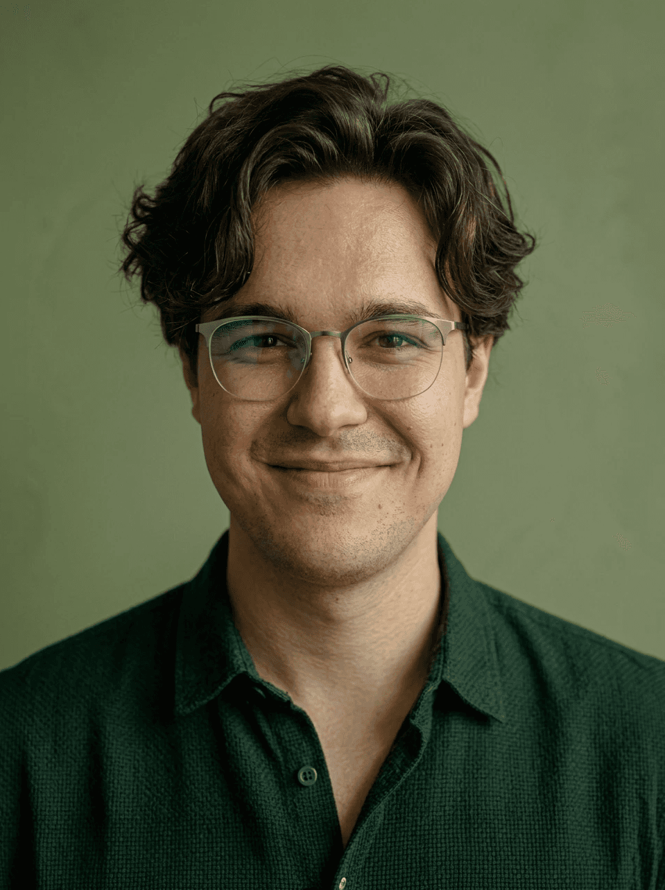 Rares Pop, Senior Motion & 3D Designer at WeGrow. Portrait photo.