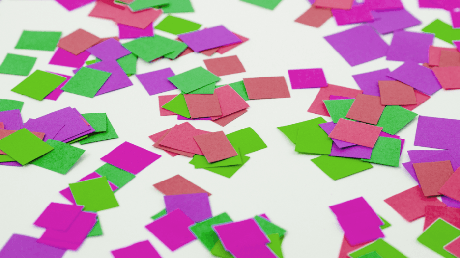 Sticky notes împrăștiate sugerează brainstorming tradițional, nu modern precum în Idea Morph.