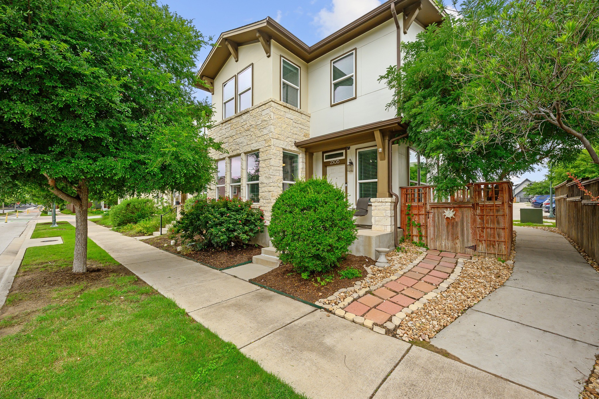 2506 Zach Scott St. Exterior