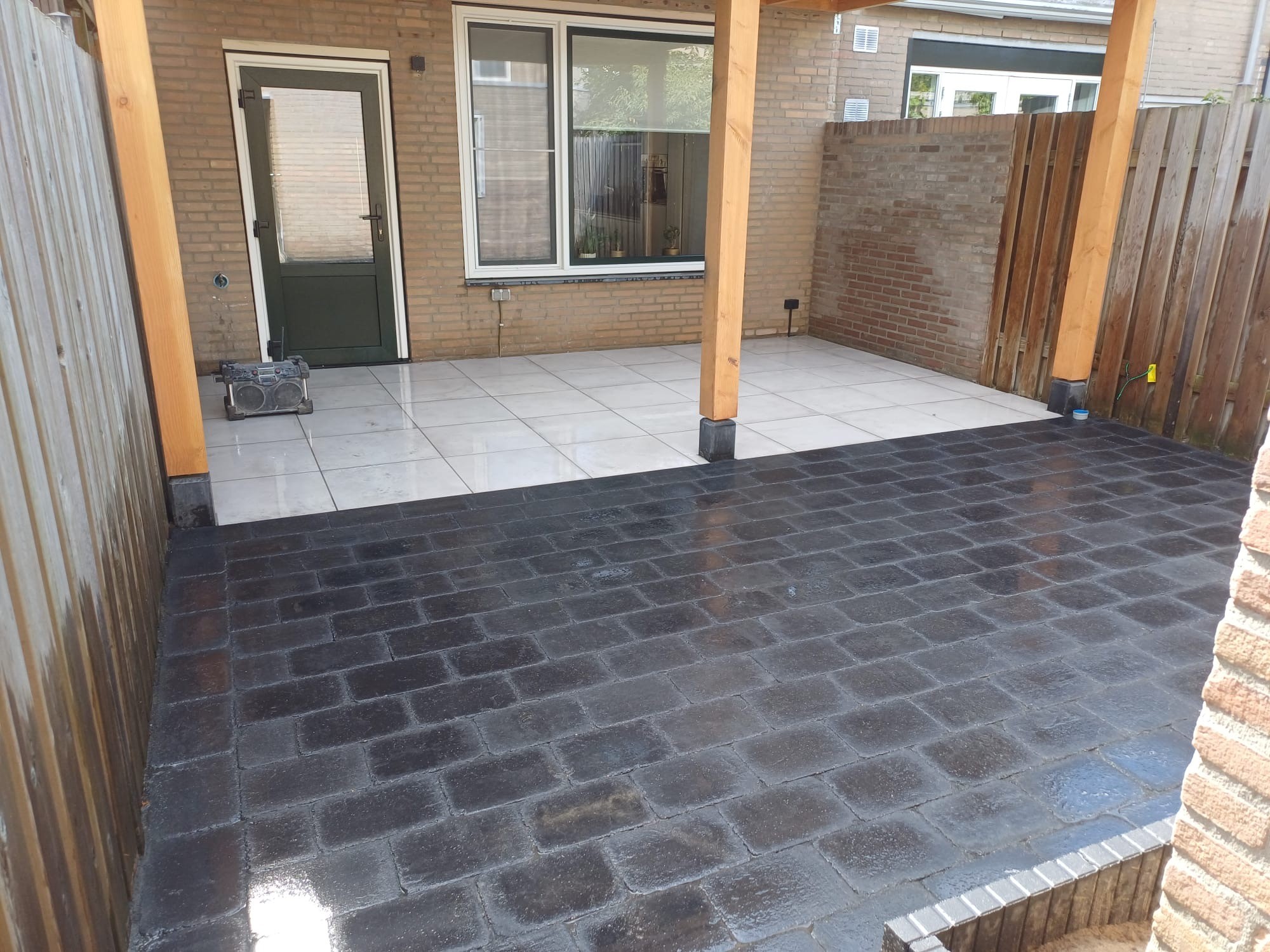 Professionele aanleg van tuinpaden en terrassen