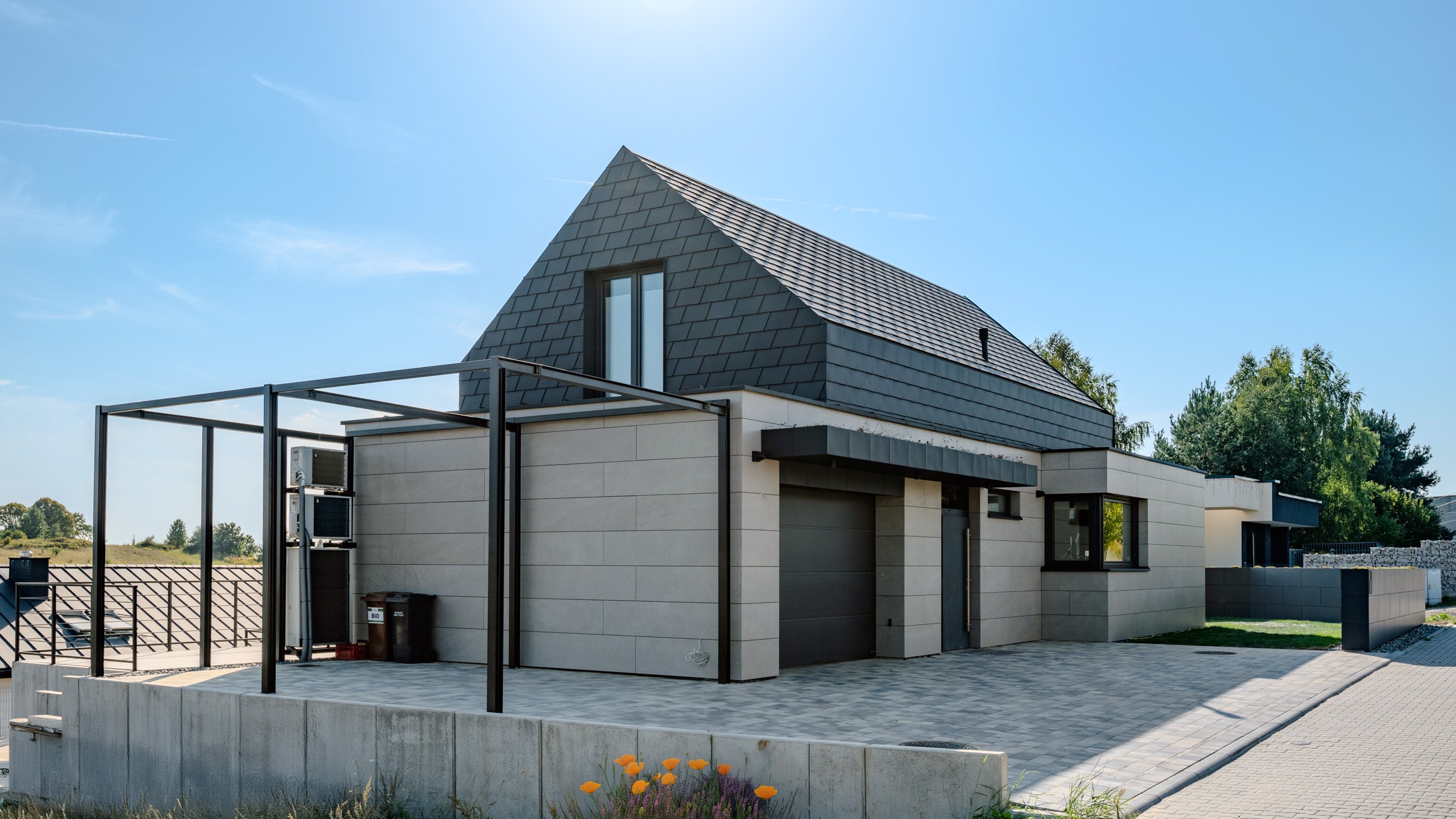 Nowoczesny dom jednorodzinny na skarpie