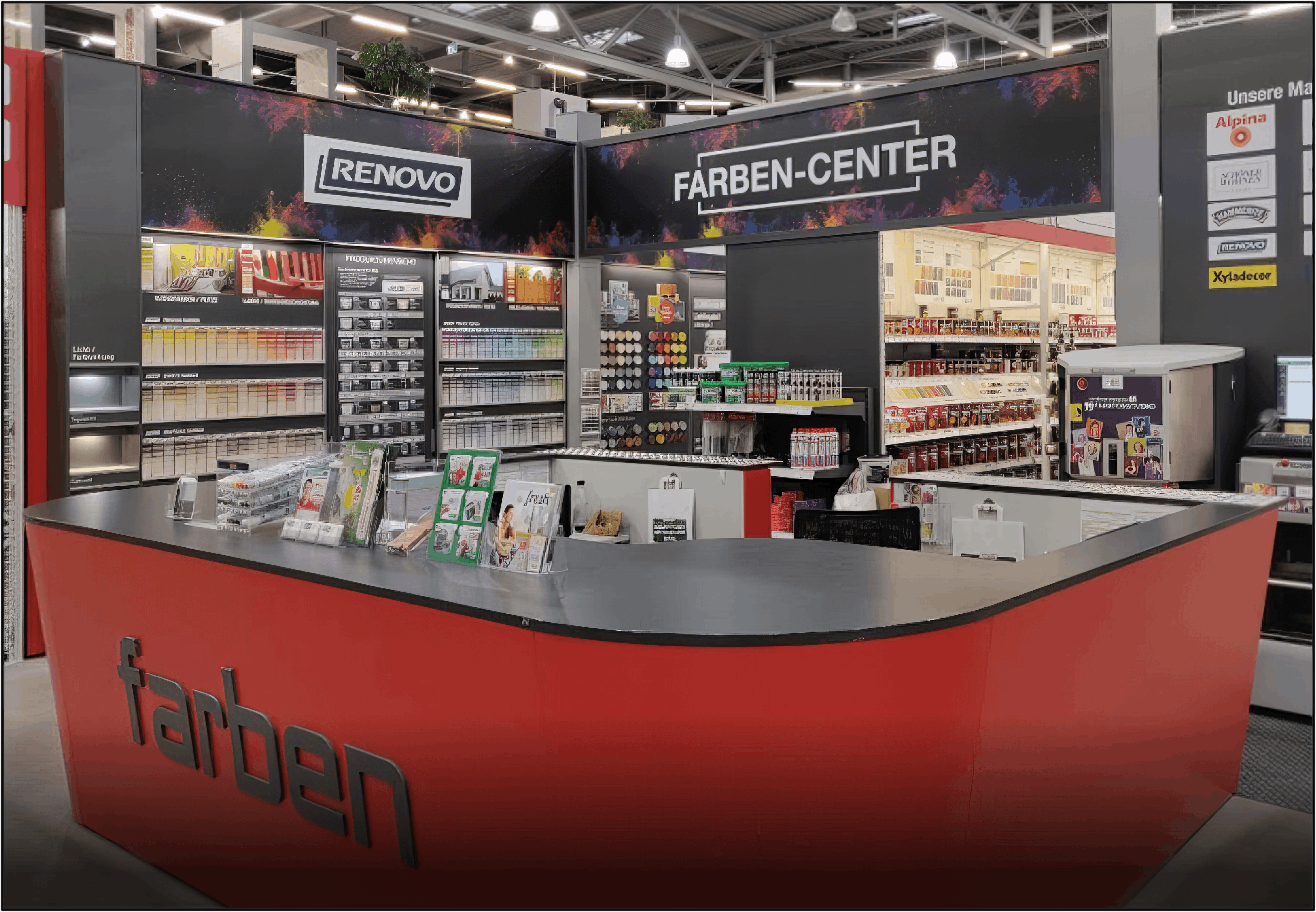 MW Interior - Farben-Center Renovo im Baumarkt mit rotem geschwungenem Beratungstresen, Farbmusterwänden und beleuchteter Produktpräsentation" Beschreibung: Professionell gestaltetes Farben-Center mit markant rotem Beratungstresen, raumhohen Farbmusterwänden und durchdachter Produktpräsentation – eine Ladeneinrichtung, die Orientierung, Markenauftritt und Beratungsqualität in einem verbindet.