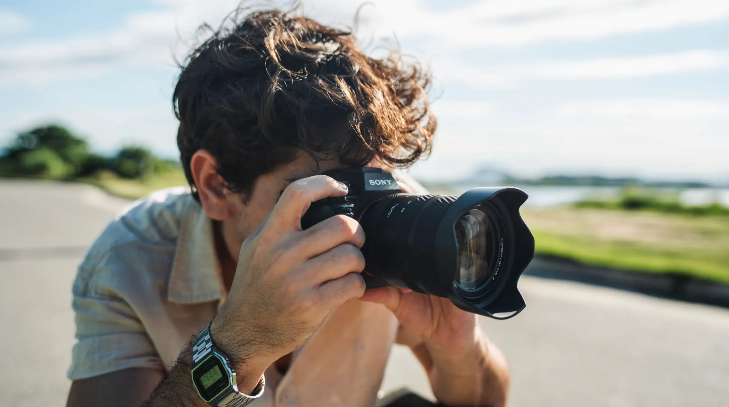 Thypoch Voyager 24-50mm f/2.8 product image in wet conditions