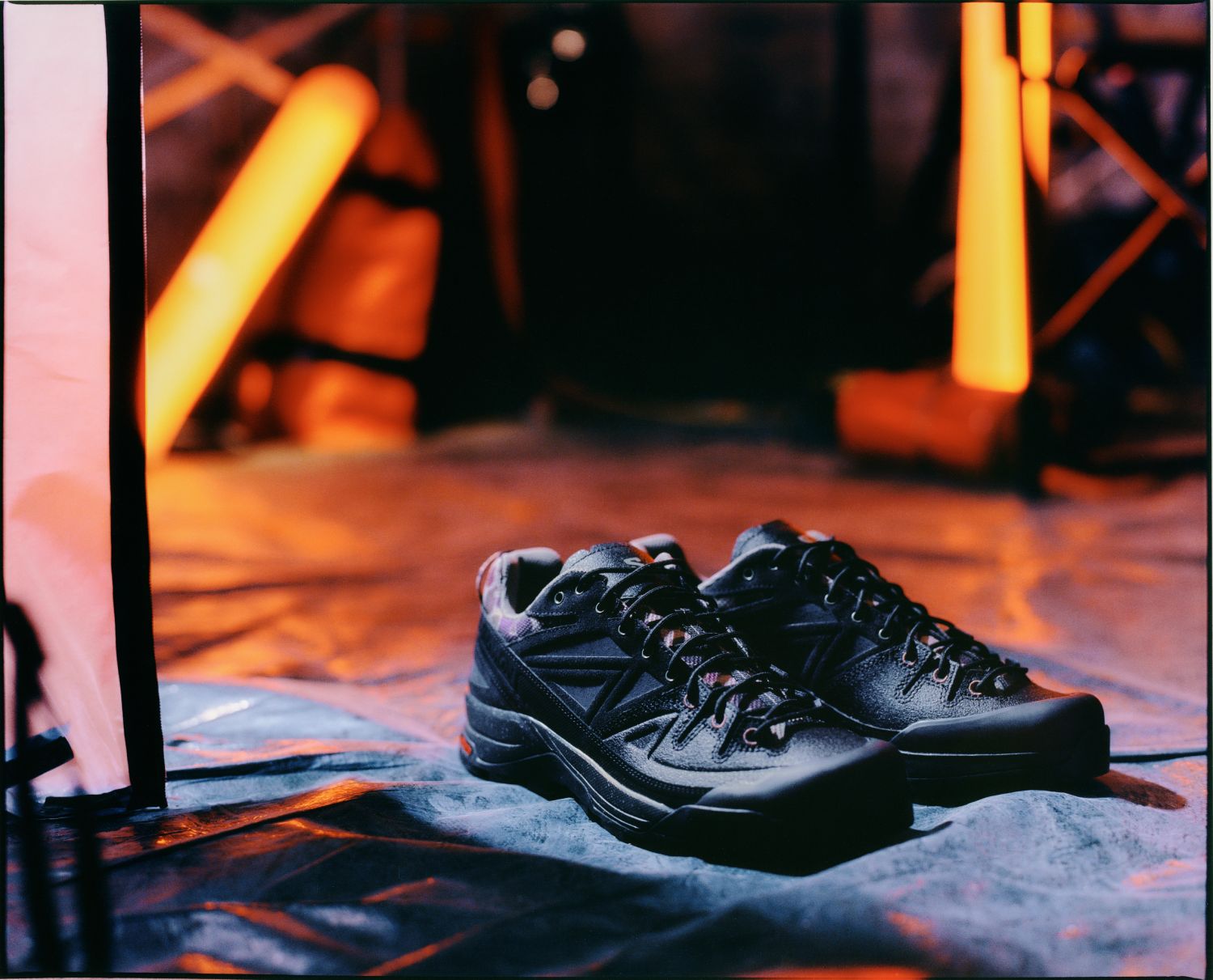 Paire de sneaker issue de la collab Salomon et Carhartt