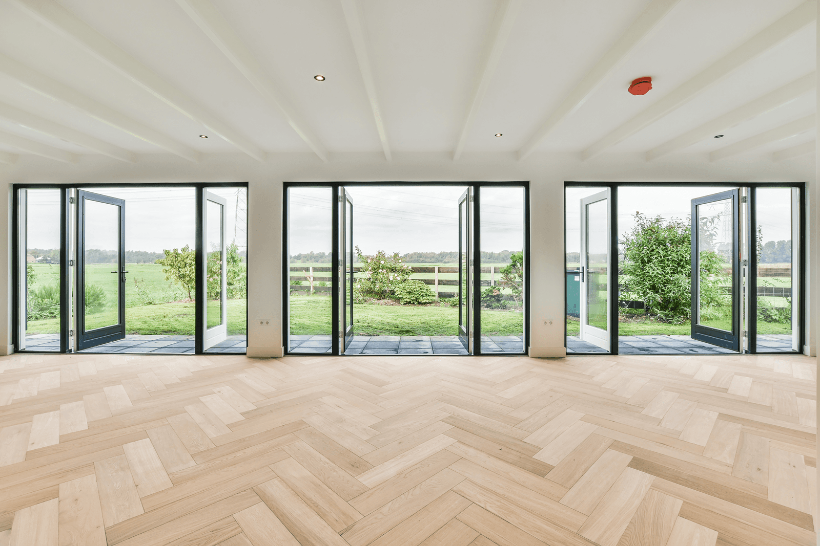 The Difference Between Laminate and Hardwood Flooring