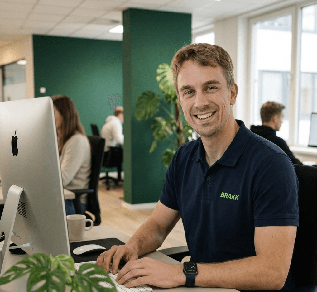 Martin Alternes fra Brakk er usedvanlig trivelig der han står og ser dypt inn i kameraet, som faktisk ikke er et kamera i det hele tatt