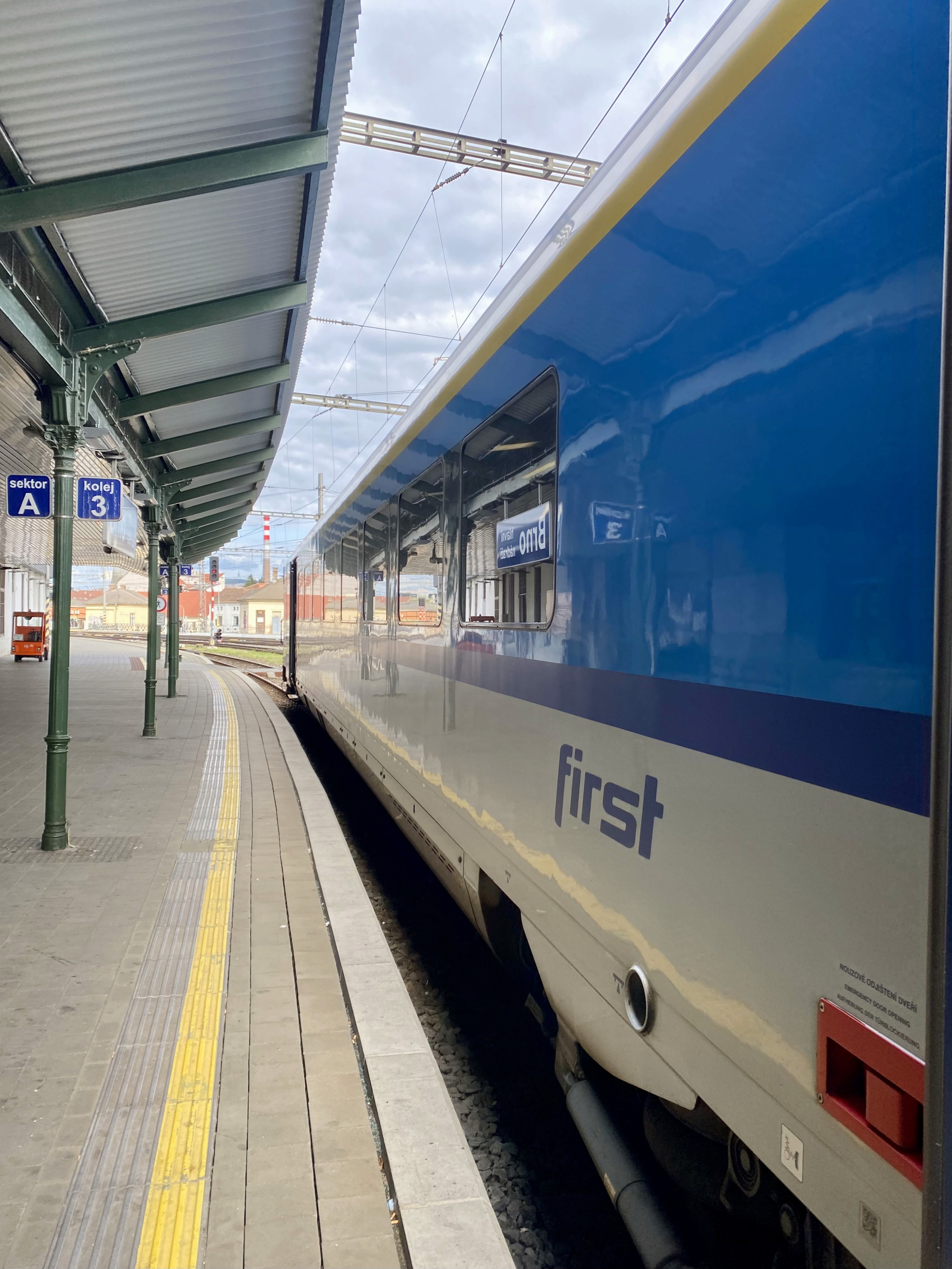A view of a blue train pulling into the platform in Czechia