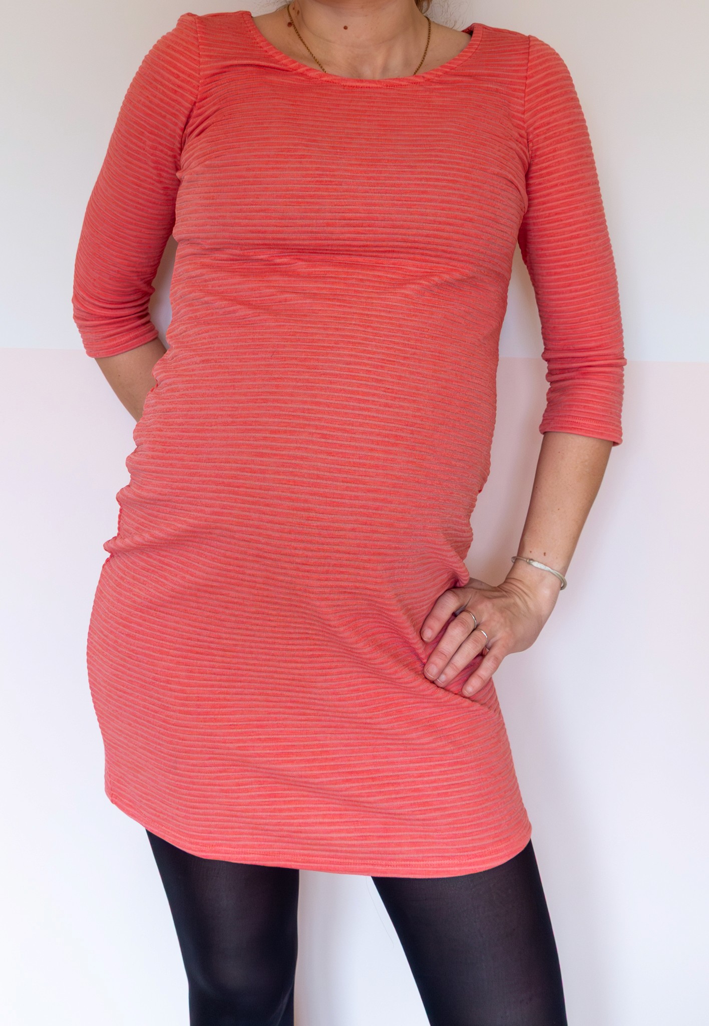 Zwangerschapsjurk Noppies, vooraanzicht meer detail