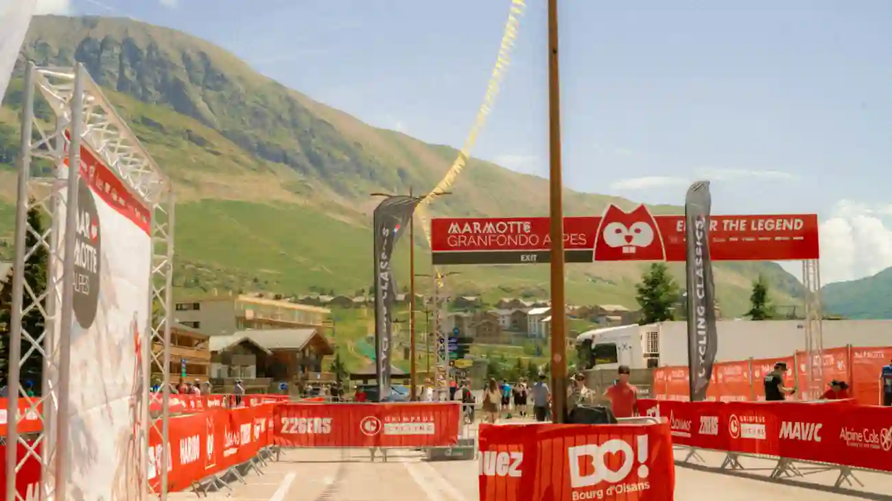 Outdoor sports event venue with sponsor banners, branded barriers and event signage, representing professional sponsor integration, onsite advertising and branded tournament touchpoints.