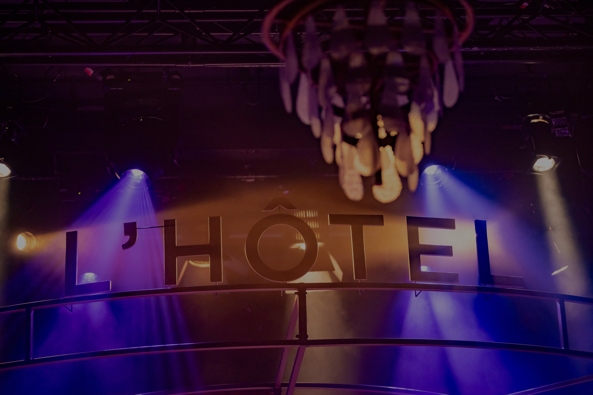 L'Hotel cabaret show Sydney – French cabaret with live performance, dance, and circus acts.