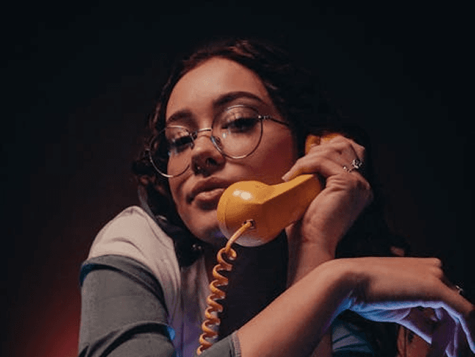 Quomi Screen on a desktop