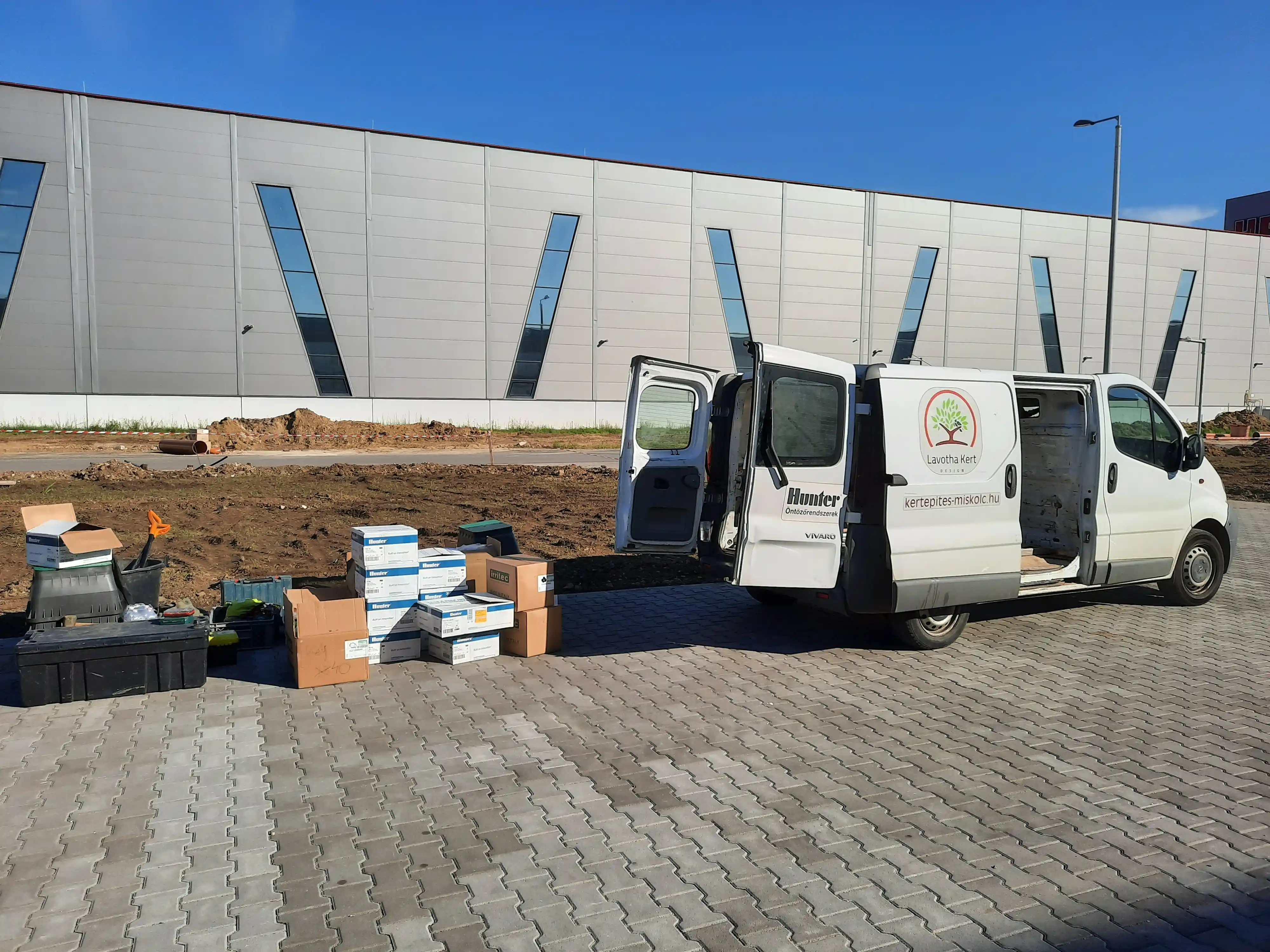 Kereskedelmi ingatlan kertépítése ipari létesítménynél