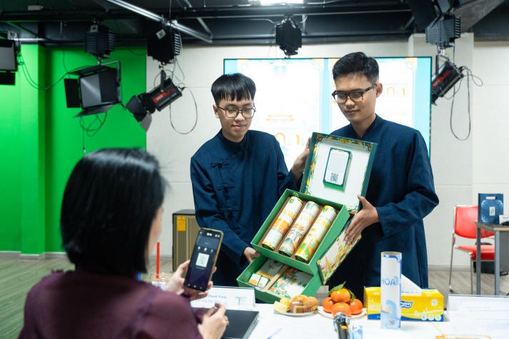 [Hướng nghiệp 2026] Thiết kế đồ họa: ngành của hình khối, màu sắc và cả thị trường 21