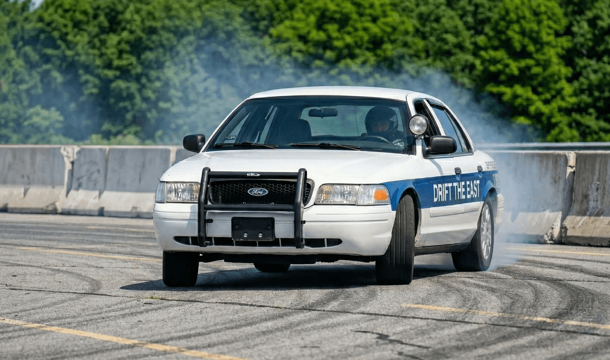nfinity pool blending into the ocean view, minimalist sun loungers in soft neutral fabric, curved architecture