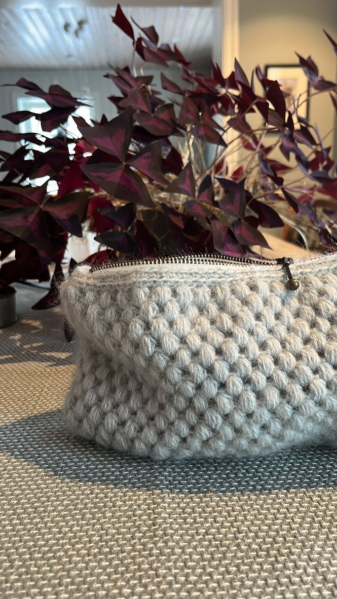 Blåknappveske knitting pattern by Meliora