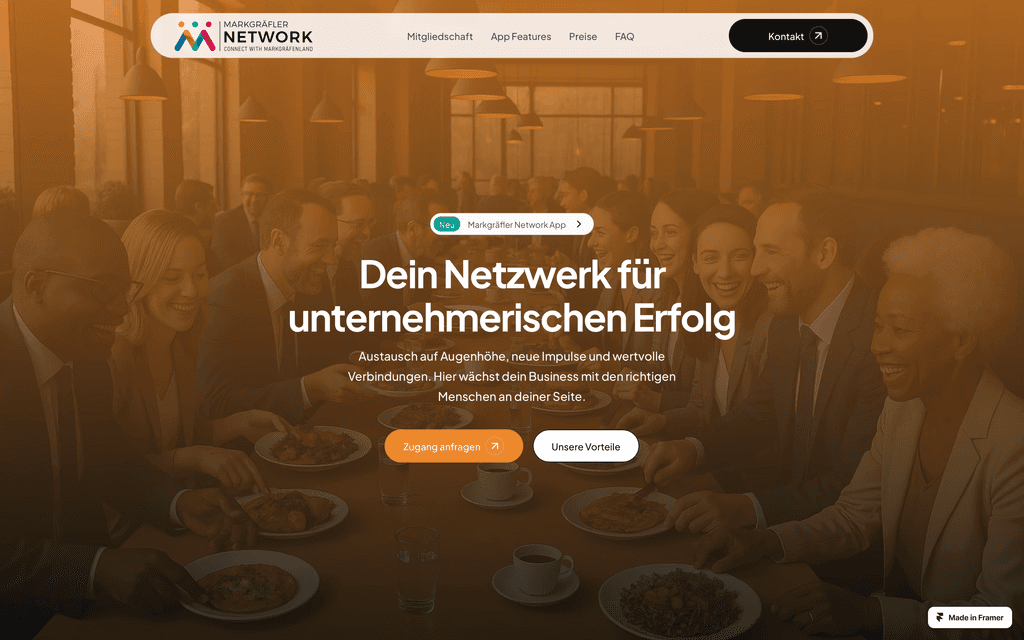 Webdesign mit Foto eines Networking-Events bei Tisch