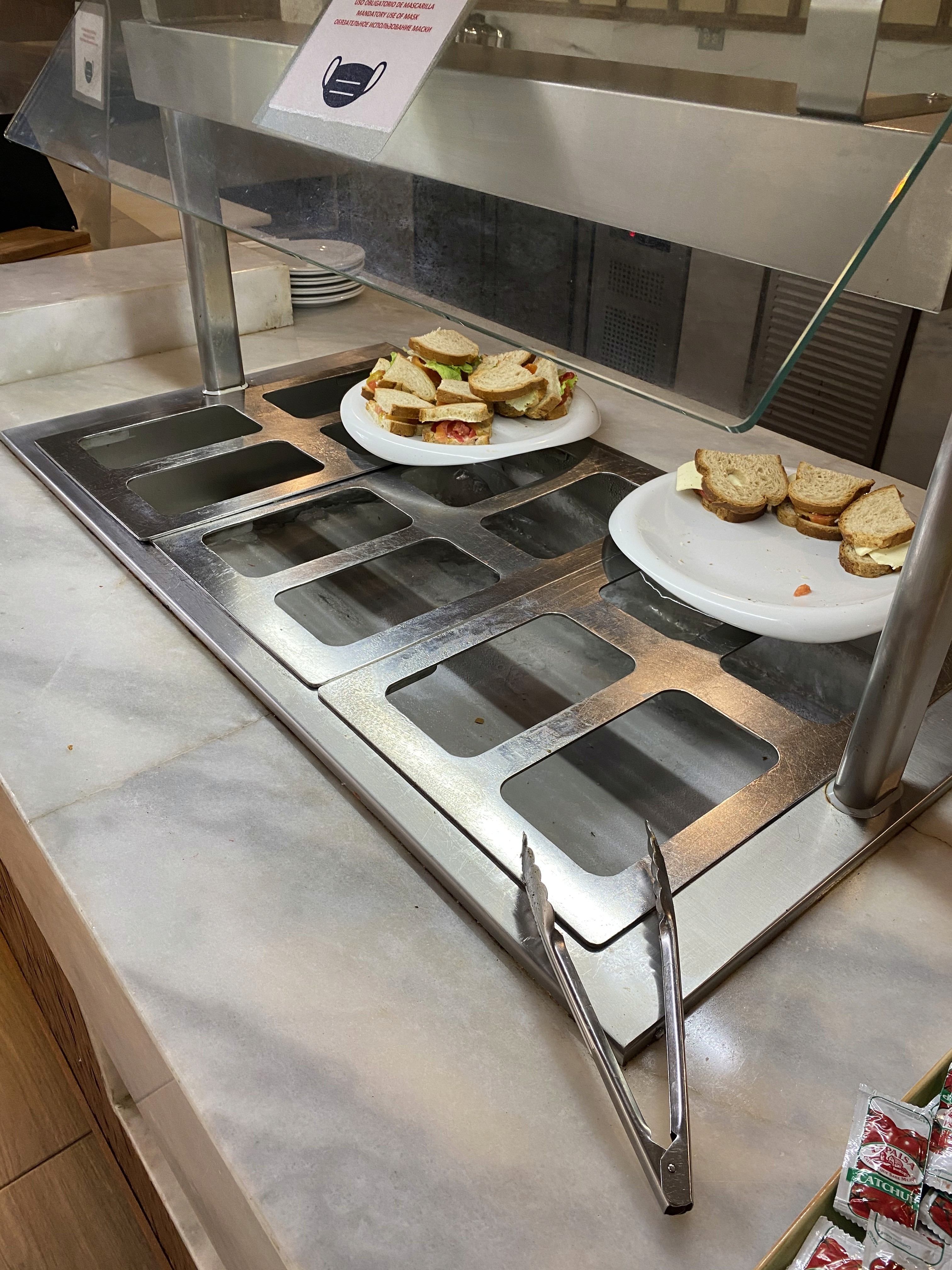 Brudna stołówka hotel Albania reklamacja brak jedzenia