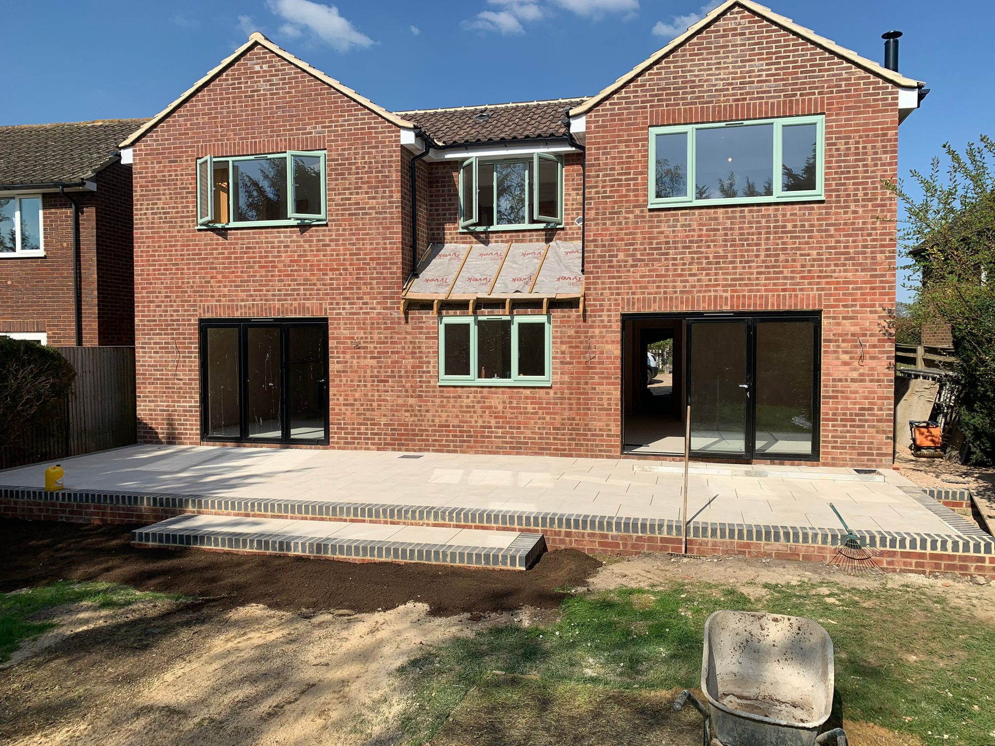 white ceramic sink with mirror