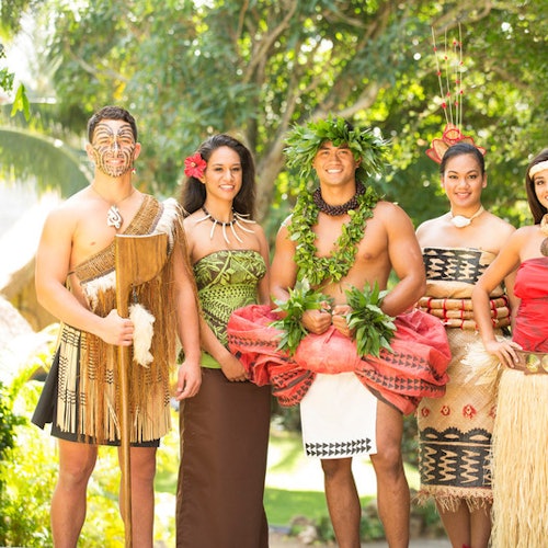 ポリネシア文化センターでの伝統的なハワイ衣装