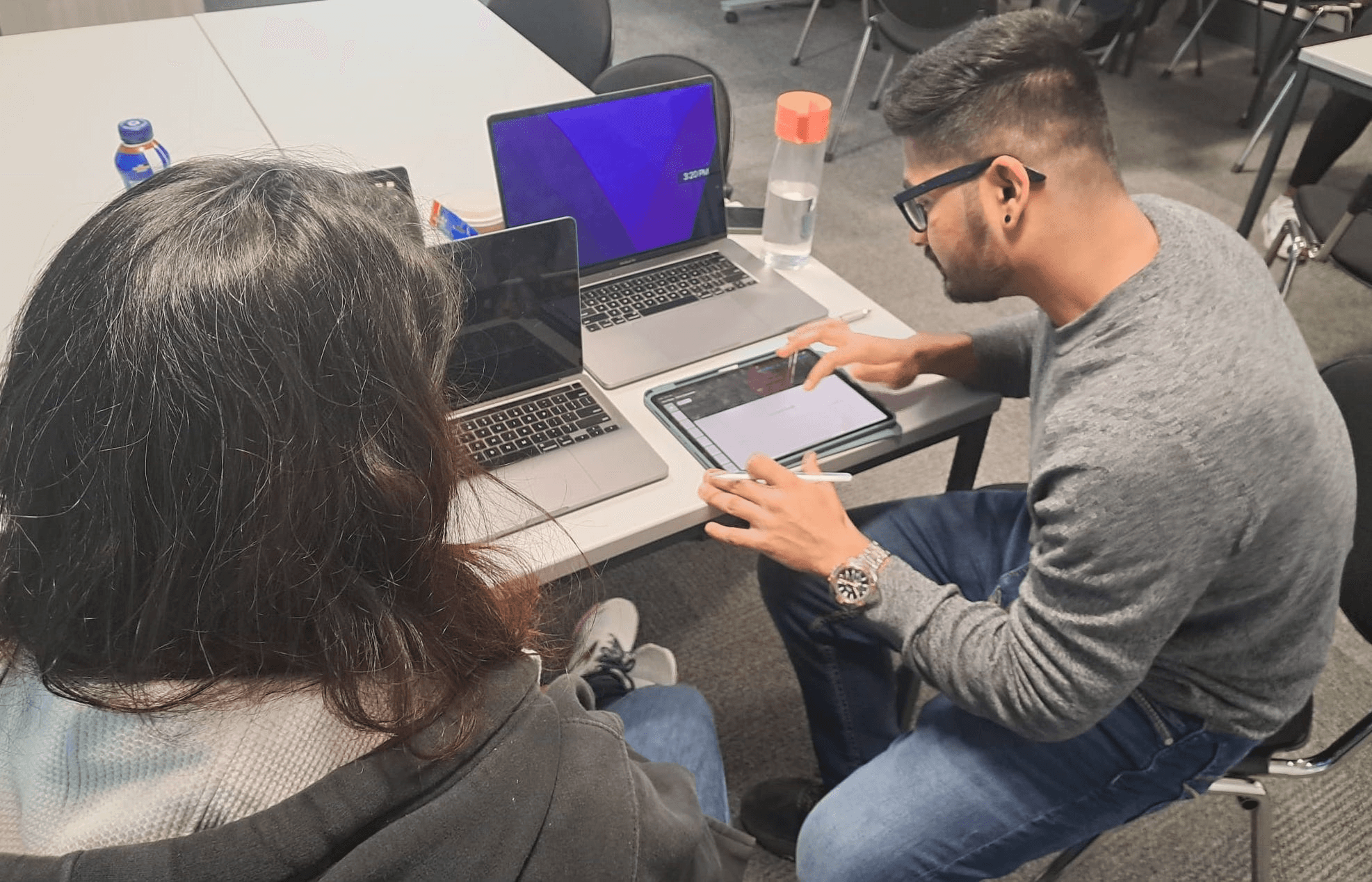 A person conducting usability testing with the selected participant