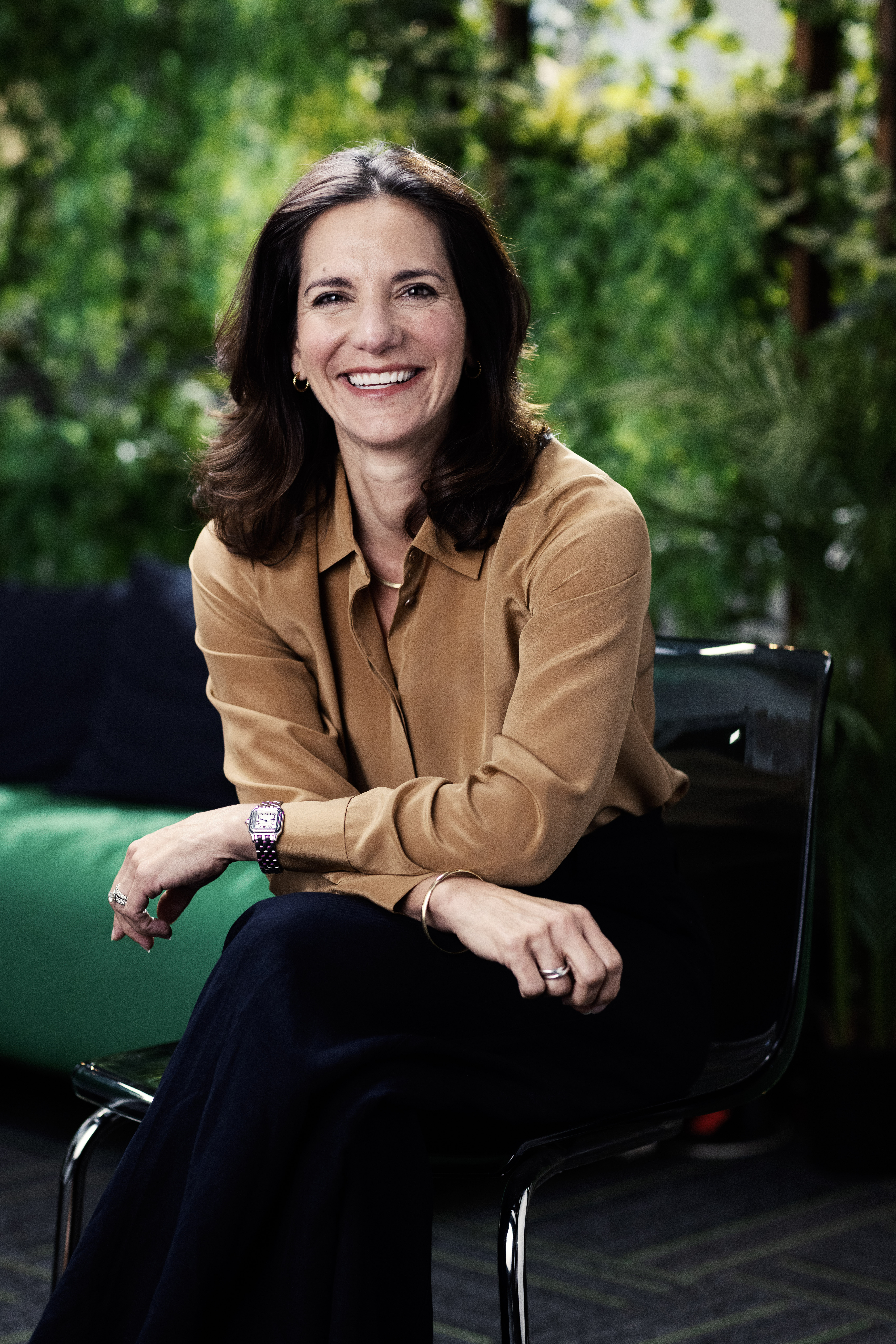 Portrait of Elizabeth sitting on a chair