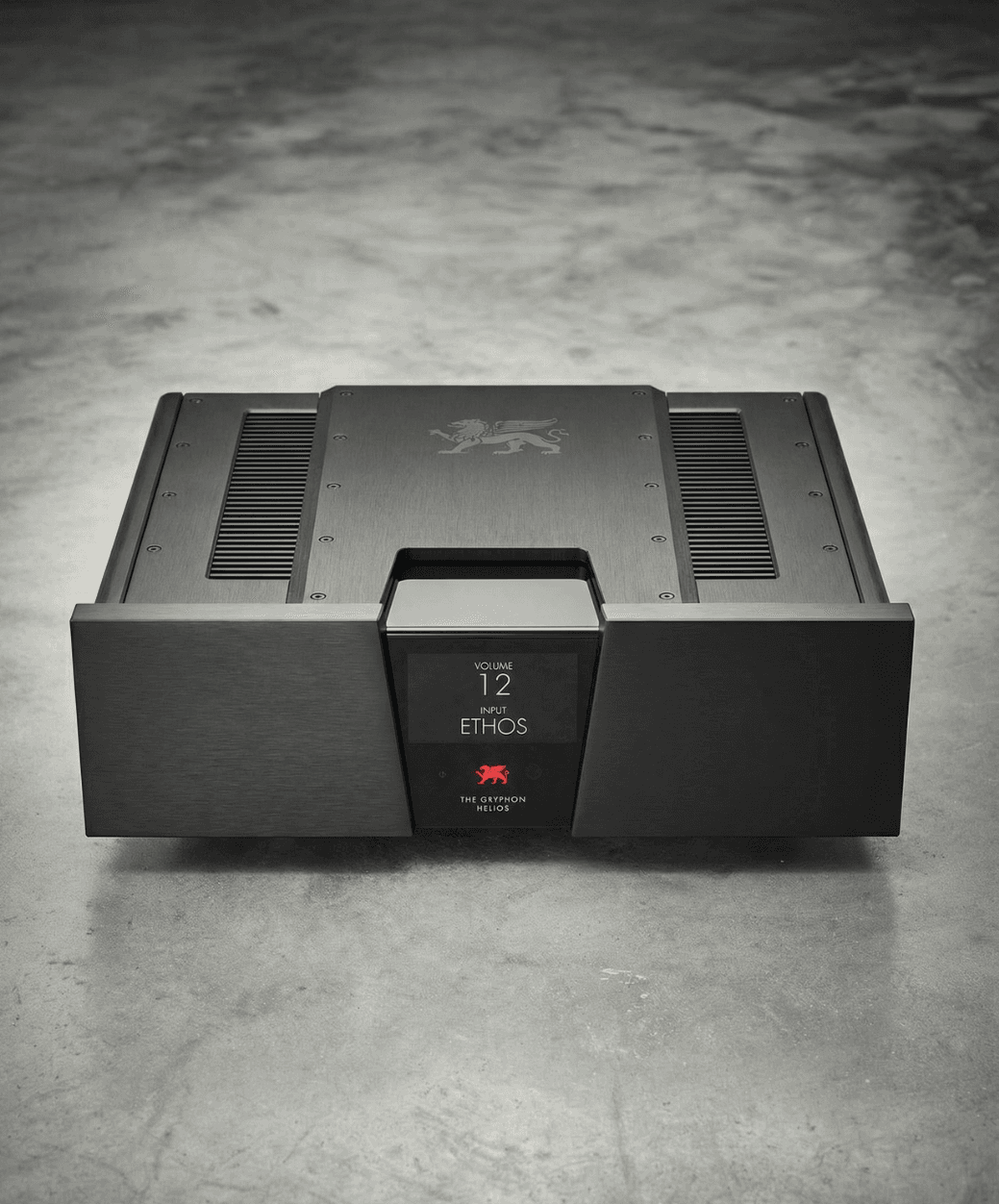 The Gryphon Audio - Preamplifier - HELIOS - Main front - LE STUDIO HIFI Official Gryphon Audio Dealer