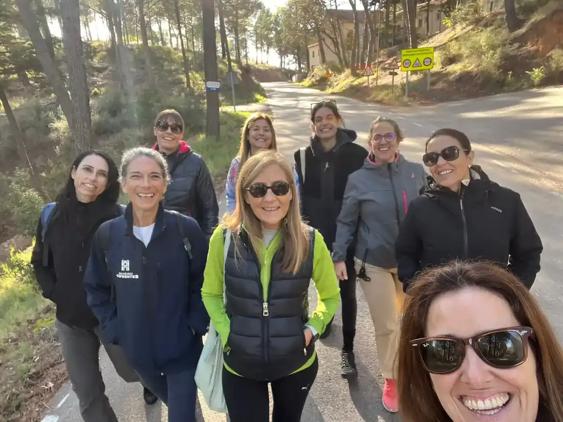 The impact Project X Progevita, grupo de mujeres caminando por el bosque