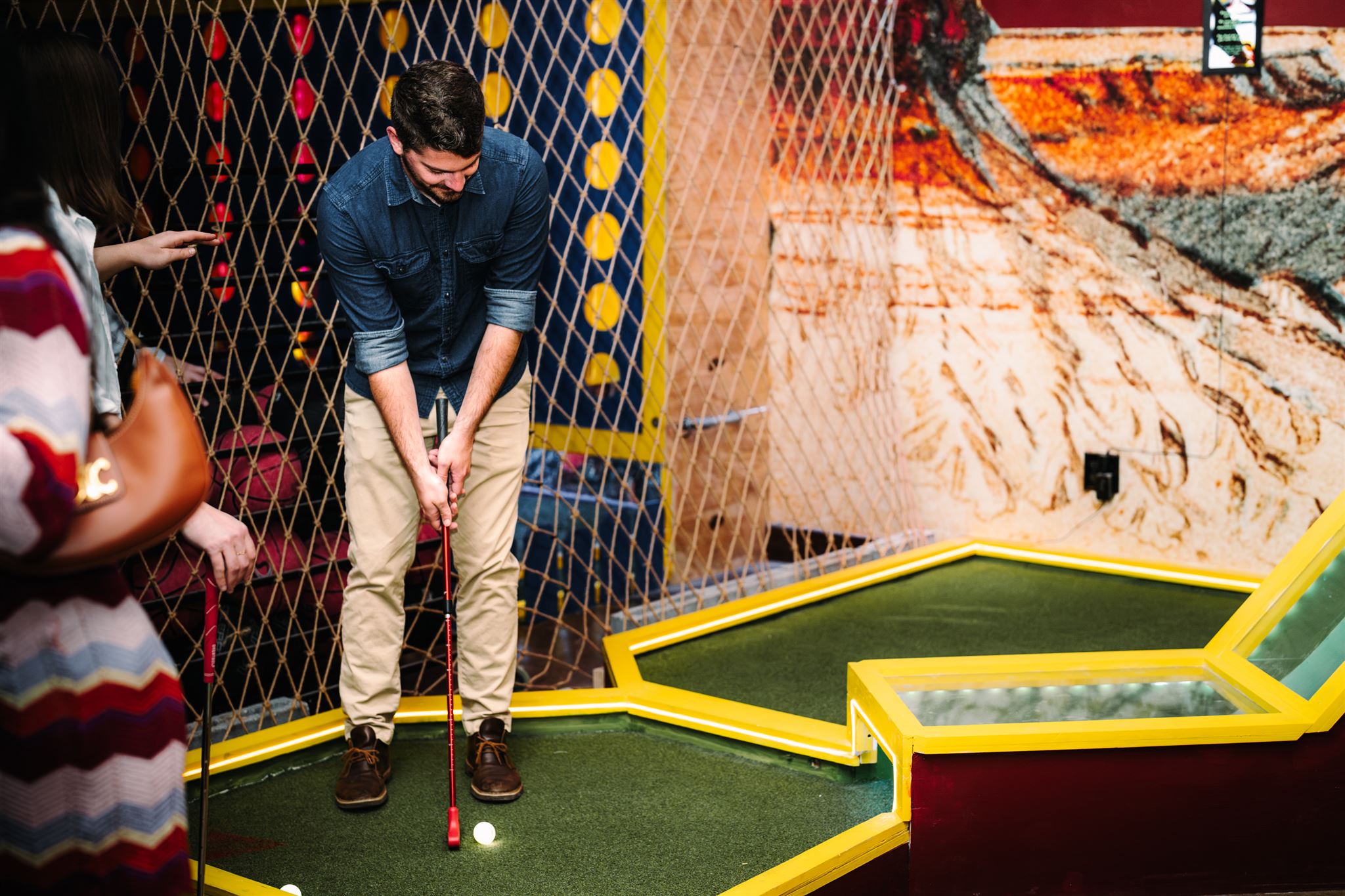 man playing putt putt in charleston, sc