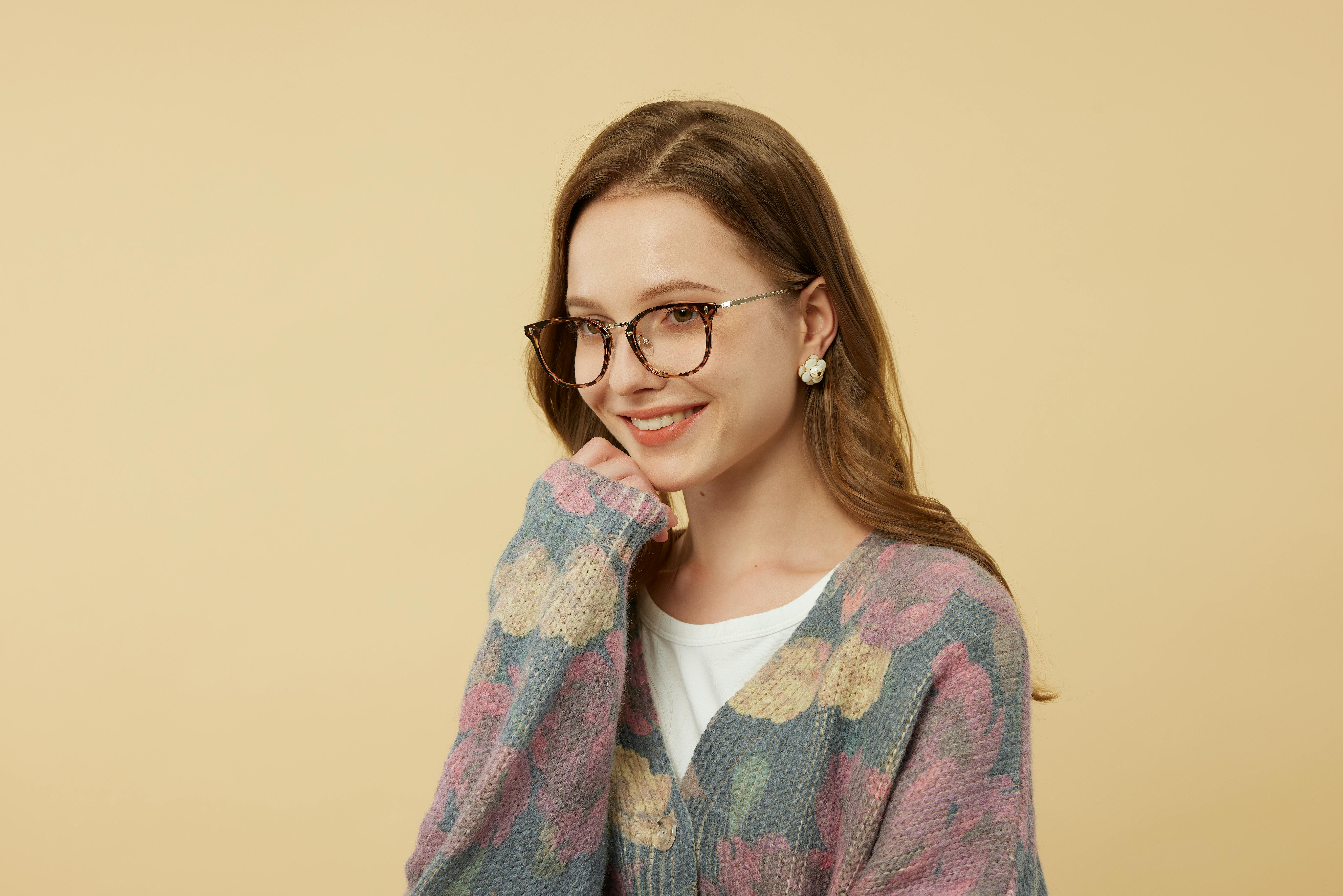 woman with sunglasses posing with a smile