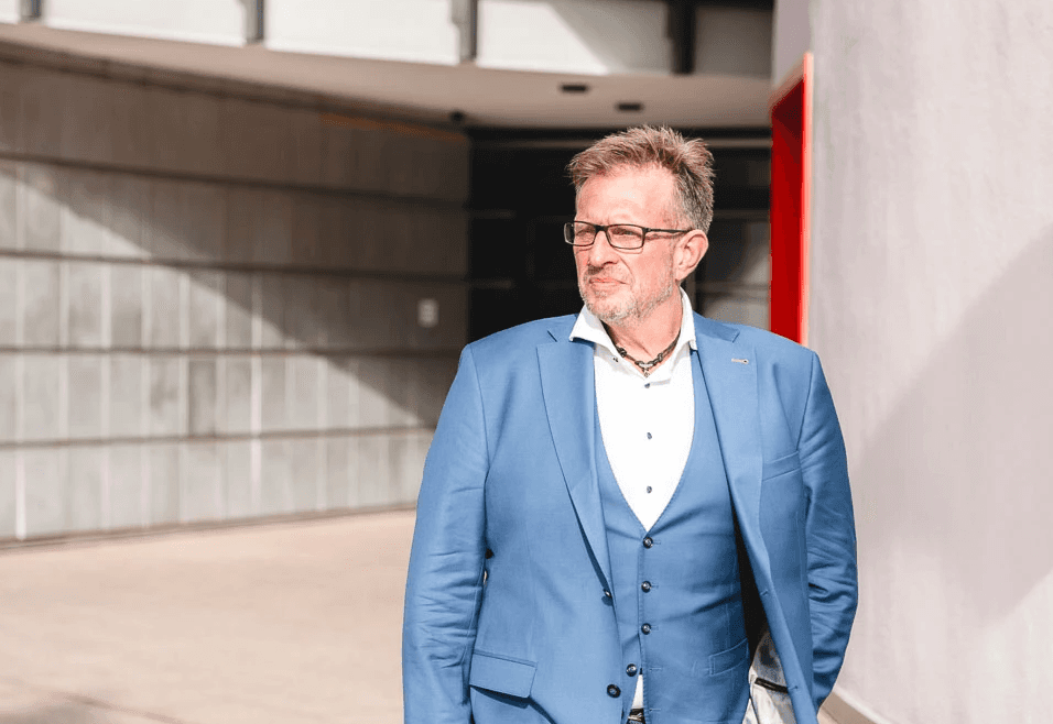 Concetrated triathlete grayscale