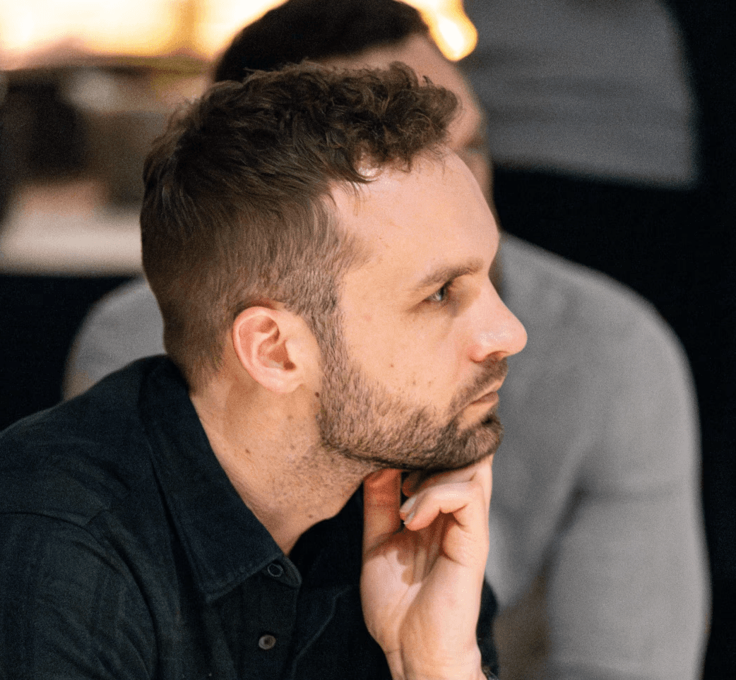 shallow focus photo of man