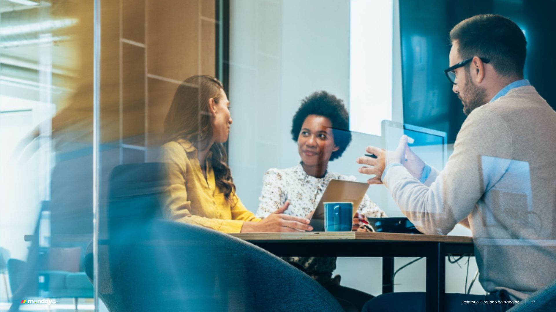 Marketing e TI lideram revolução da IA: departamentos mostram 77% de adoção contra 40% do atendimento