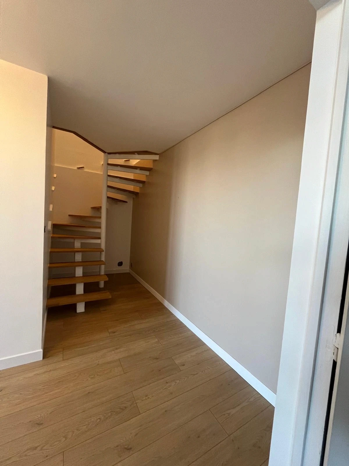 renovation de peinture interieur et d'un escalier dans une villa à Vallauris