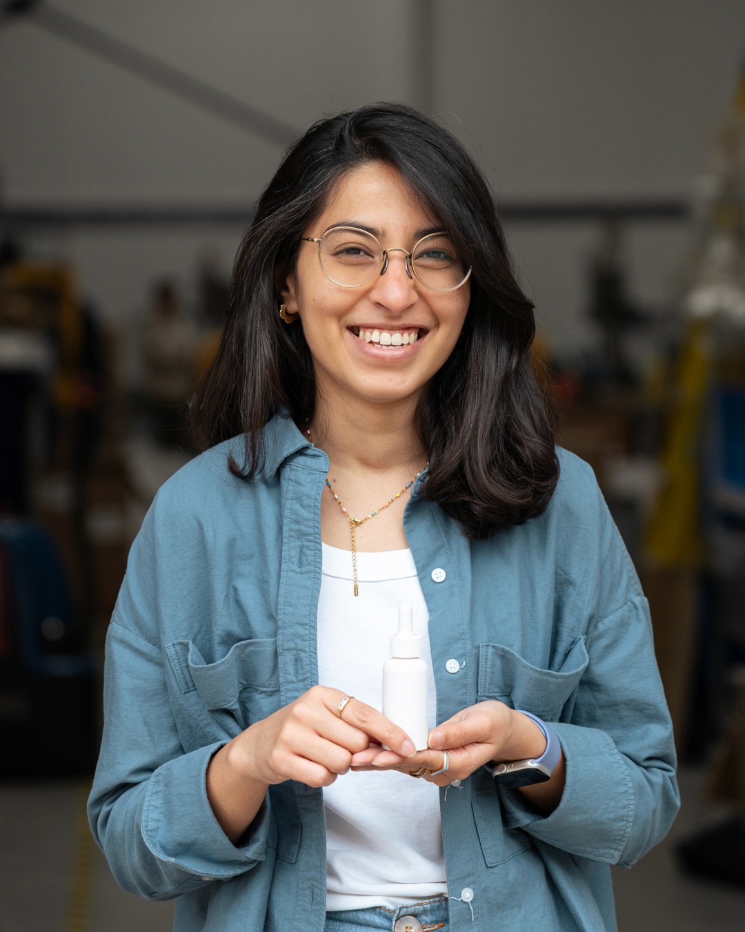 A professional portrait of Insiya, Co-Founder and CEO of Shellworks. As a leader in sustainable material science she drives the company's mission to replace conventional plastic with microplastic-free VIVOMER packaging.