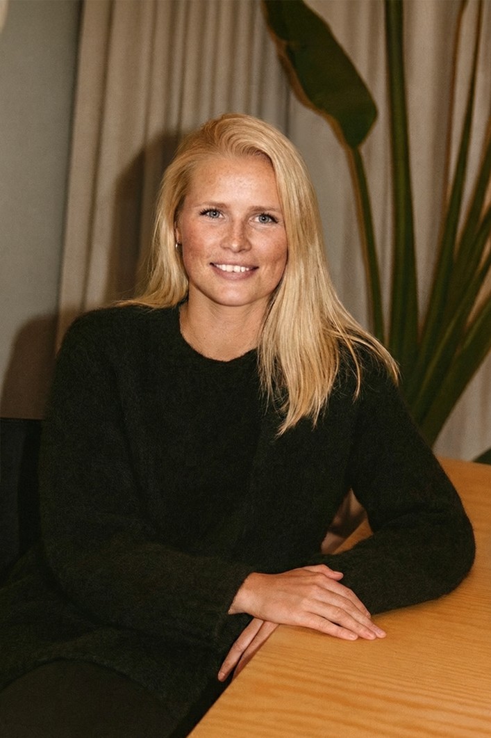 Heads' Application Consultant Carmita Leander