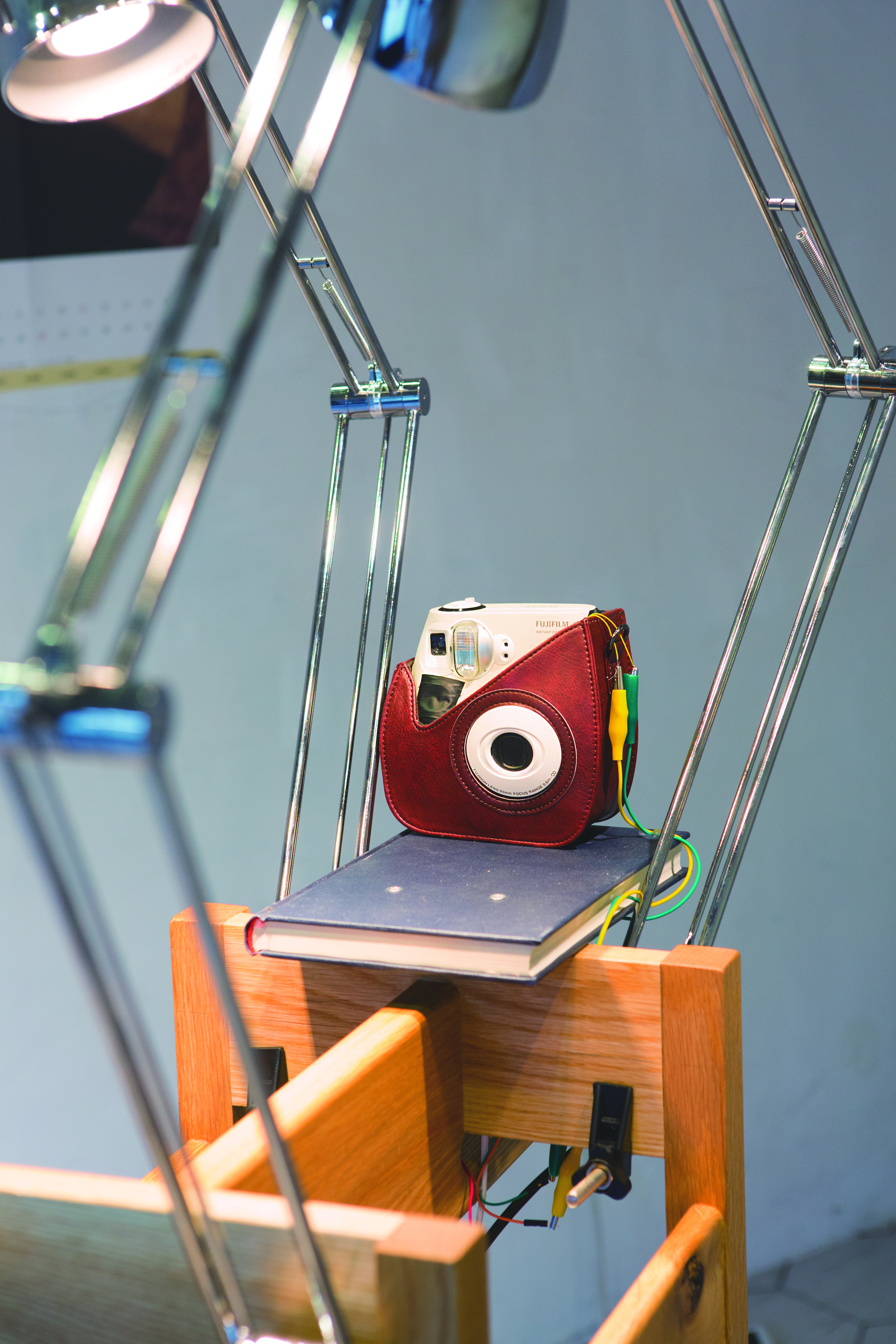 round white and black analog clock