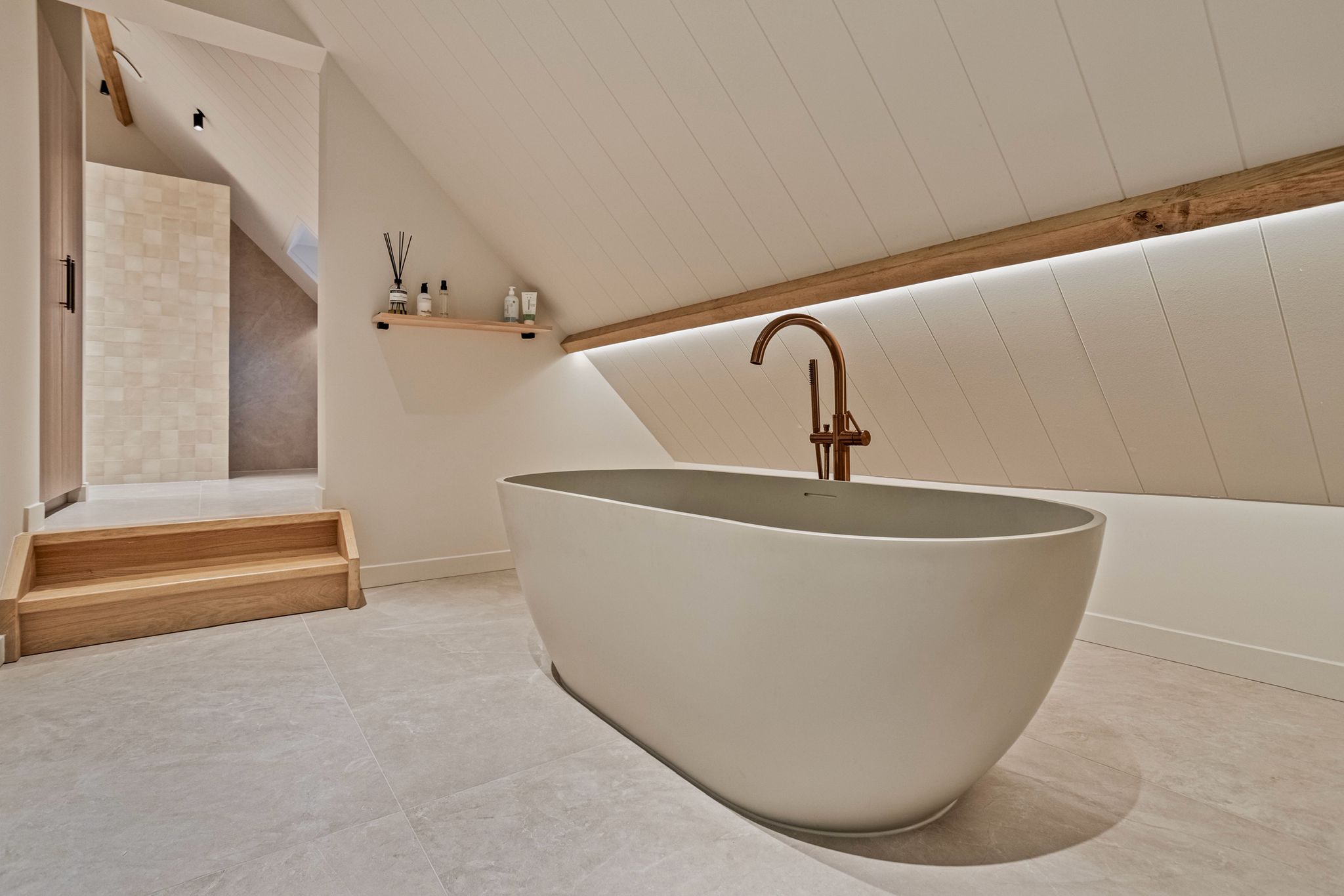 Vrijstaand Solid Surface ligbad