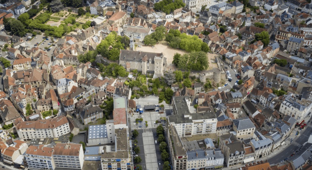Photo de Montluçon où Solarock installe des panneaux photovoltaïques pour les particuliers et les professionnels.