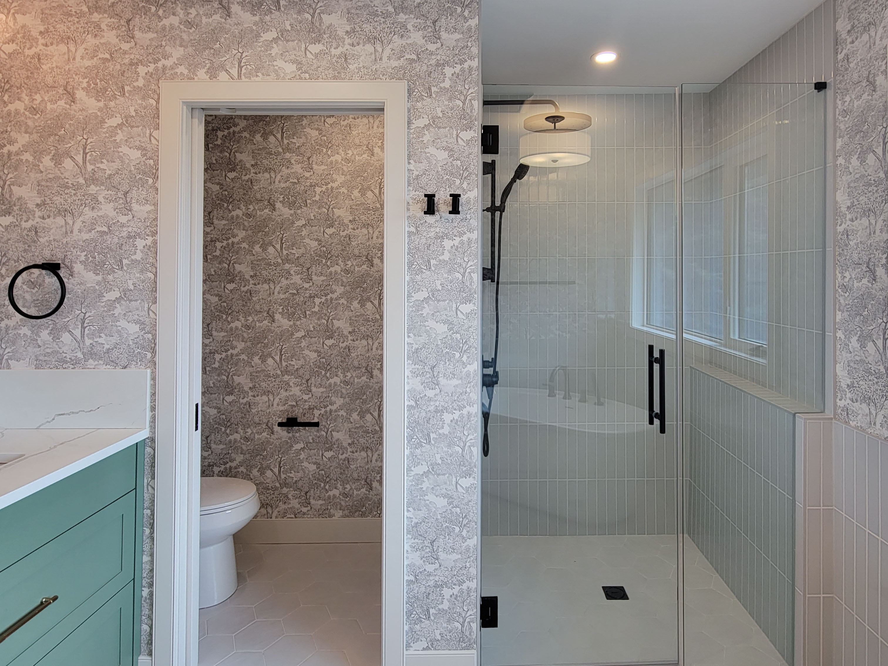 Image of "KHD Homes luxurious primary ensuite bathroom design with modern layout and spa-like shower and tile work."