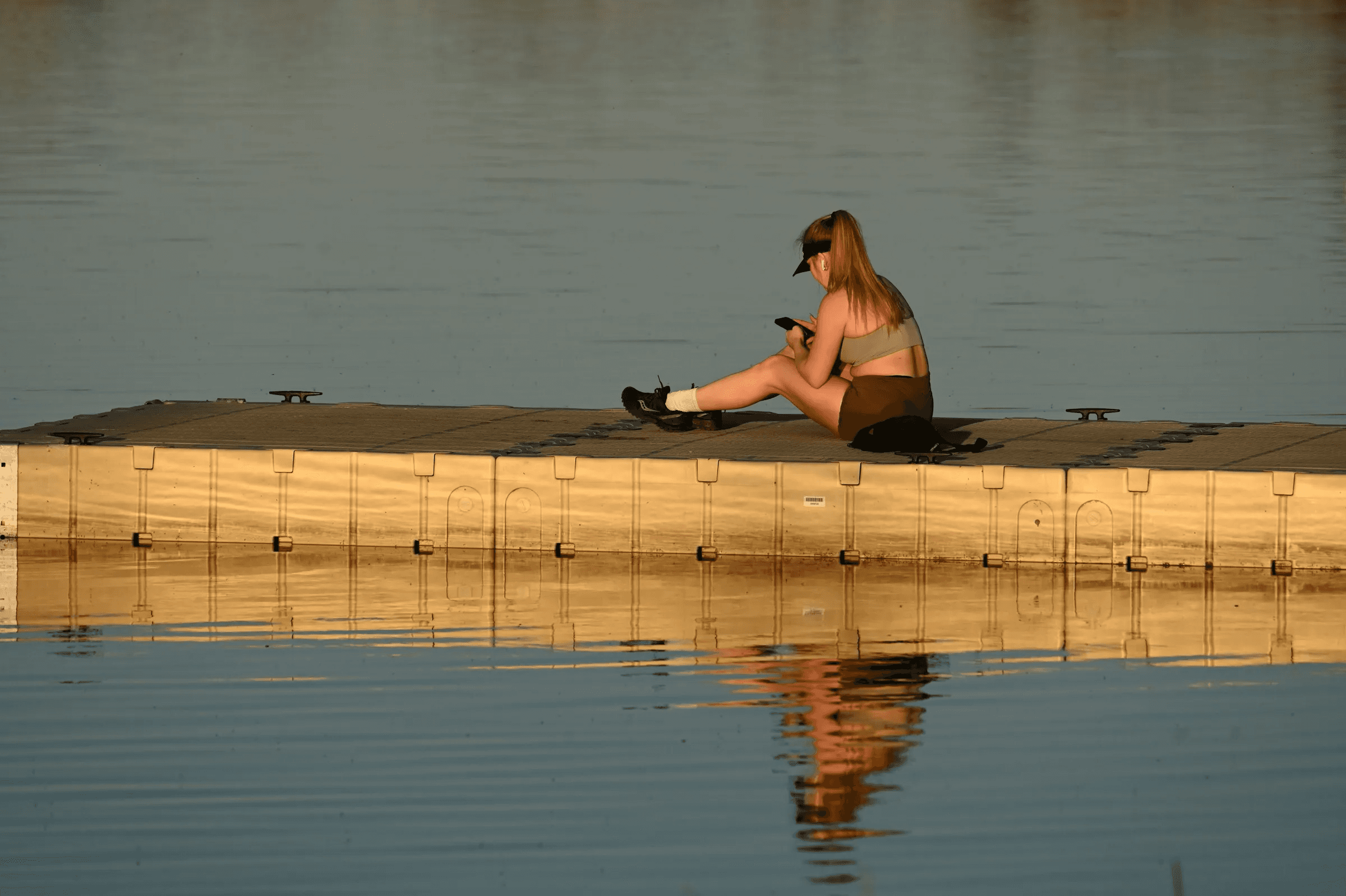 girl typing on phones