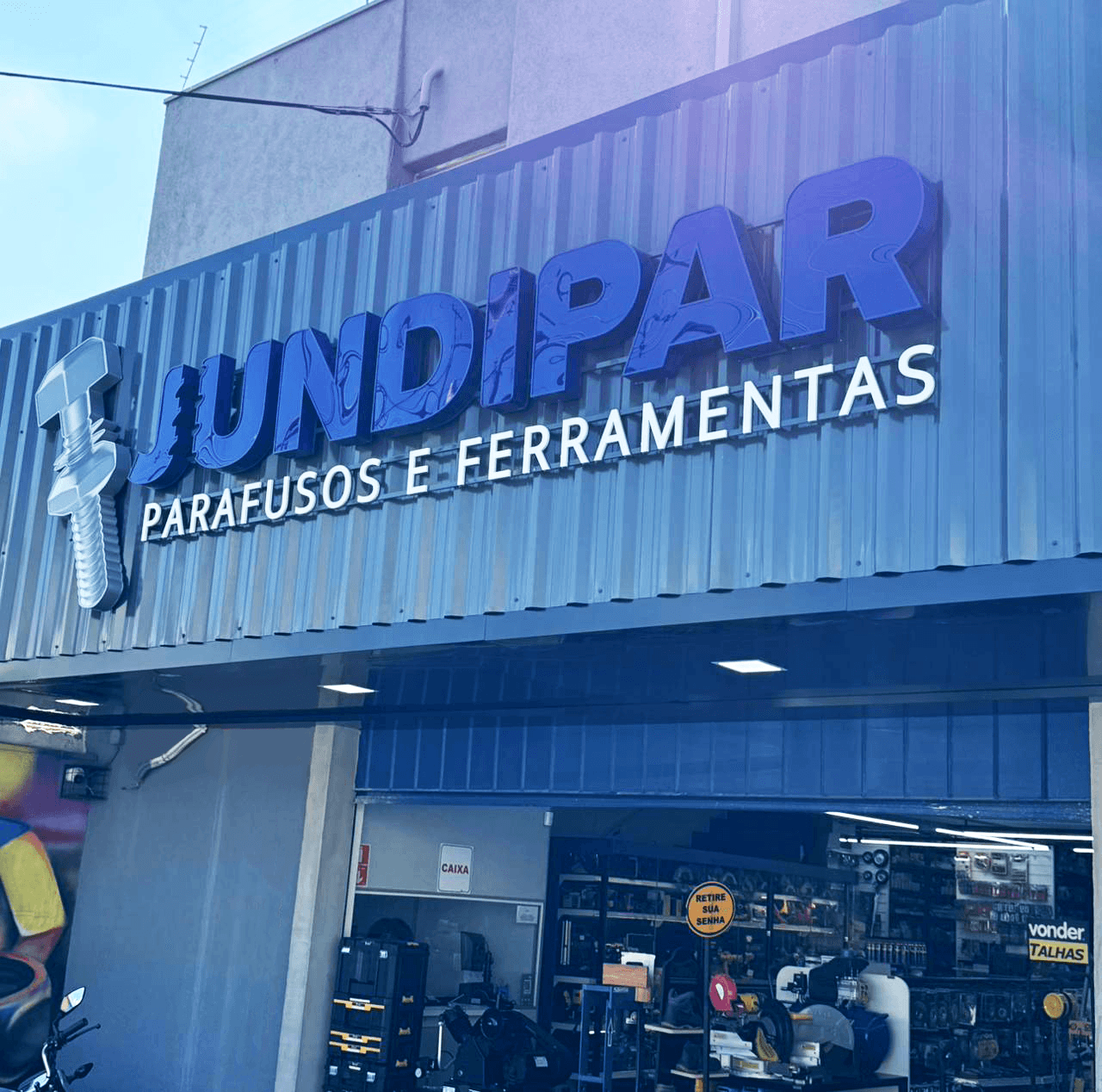 Entrada da loja Jundipar Prafuos e Ferramentas