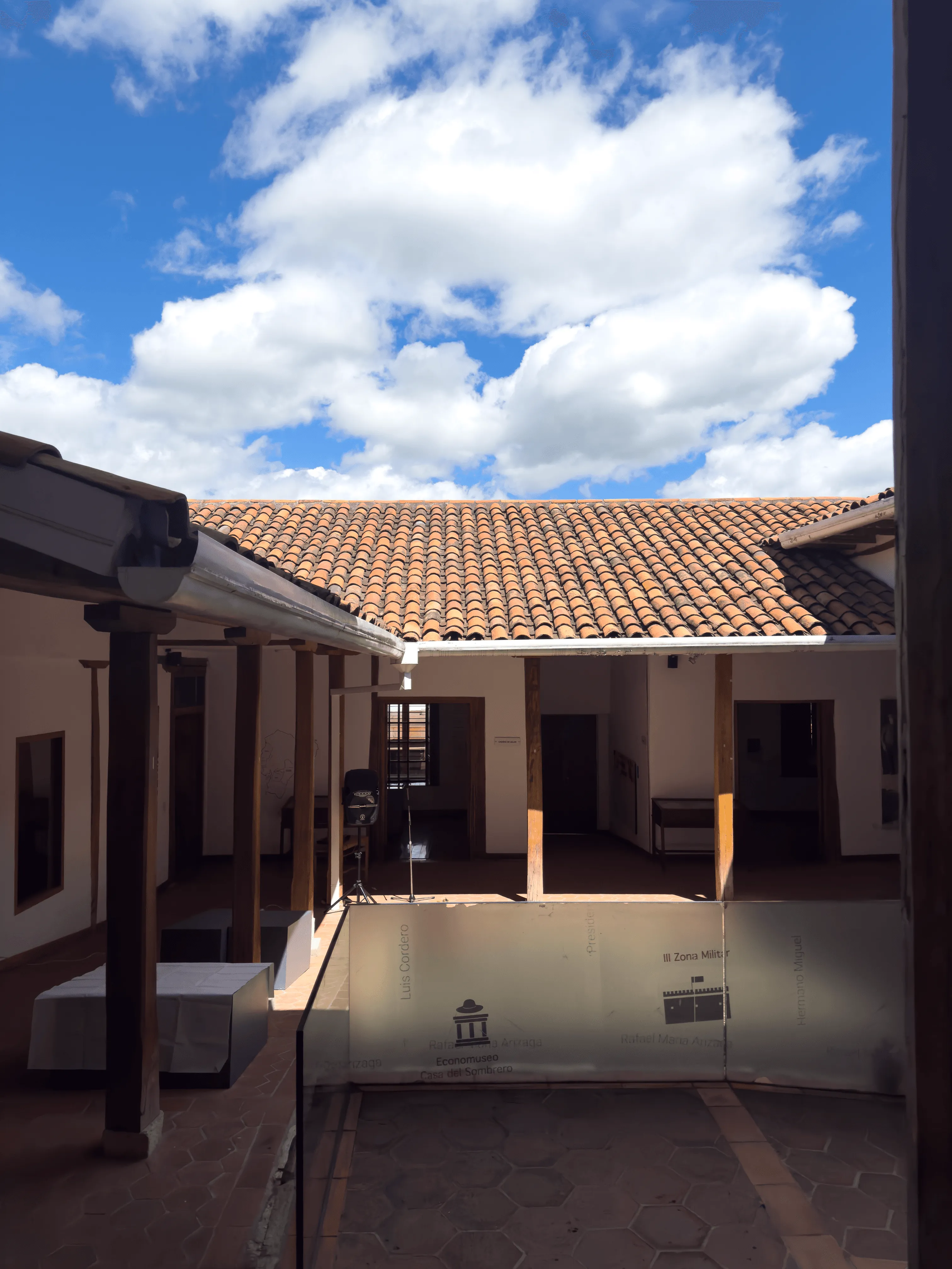 cour intérieur d'un batiment traditionnel de cuenca