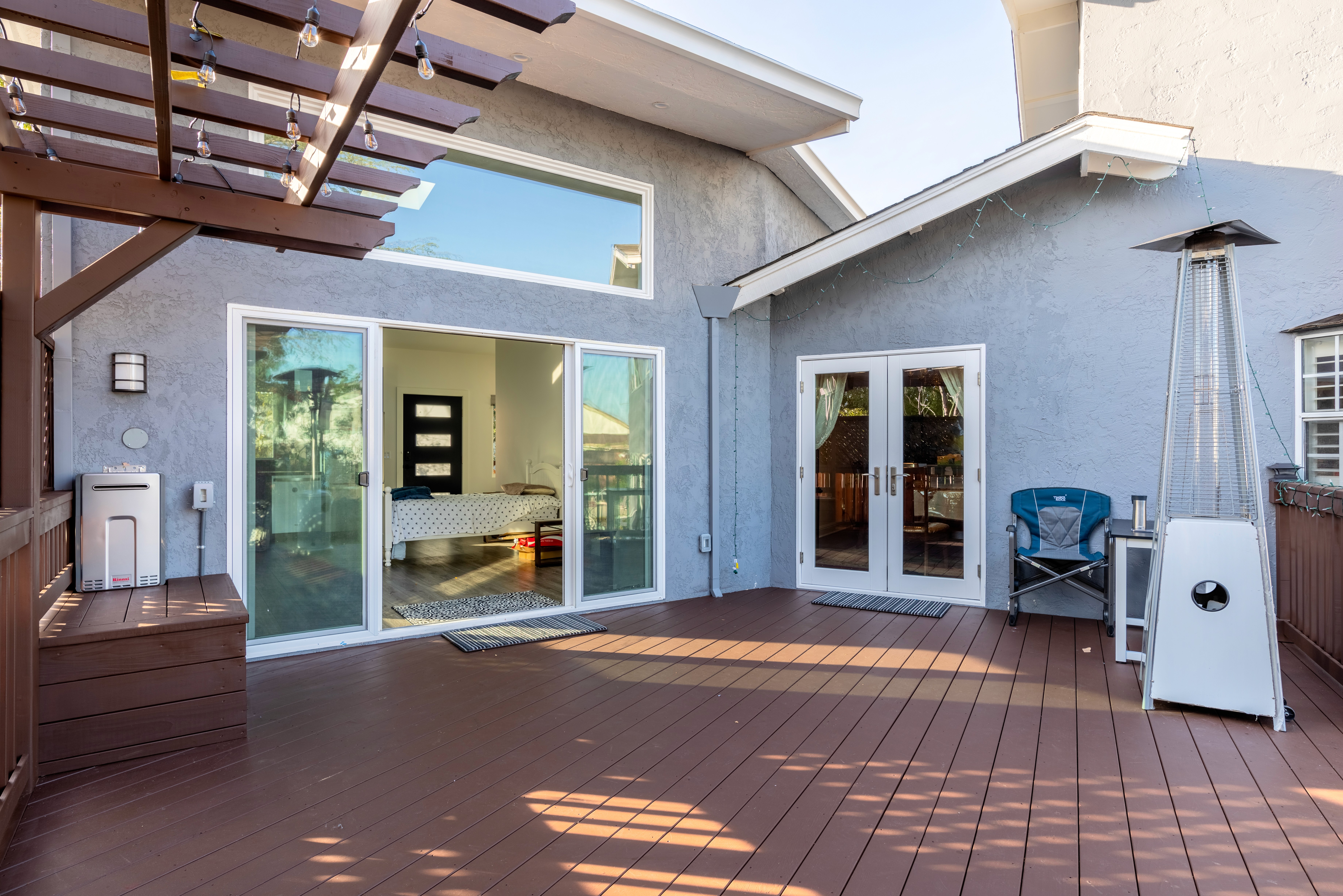 Footer contact image