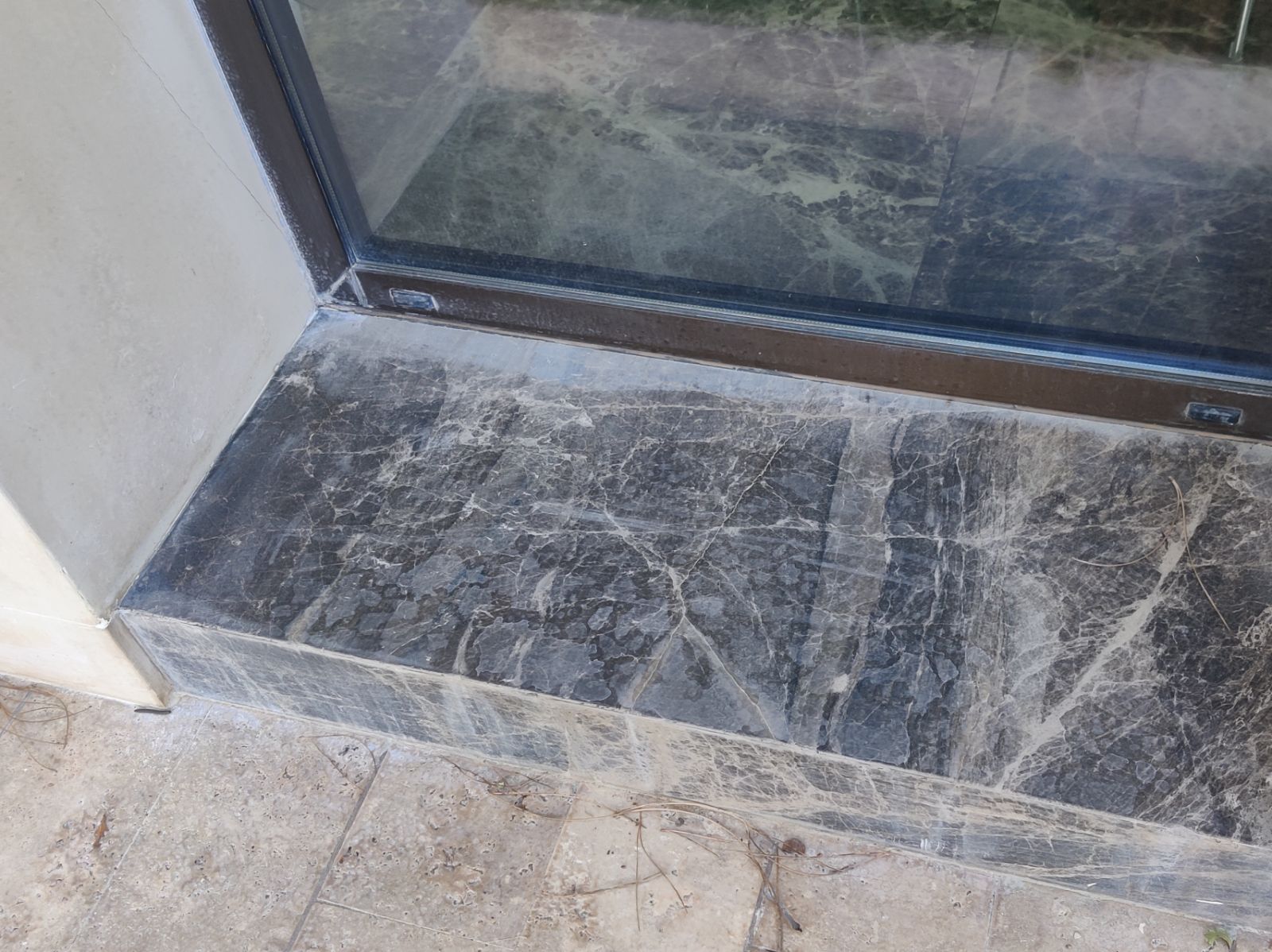 Dark marble threshold, before treatment