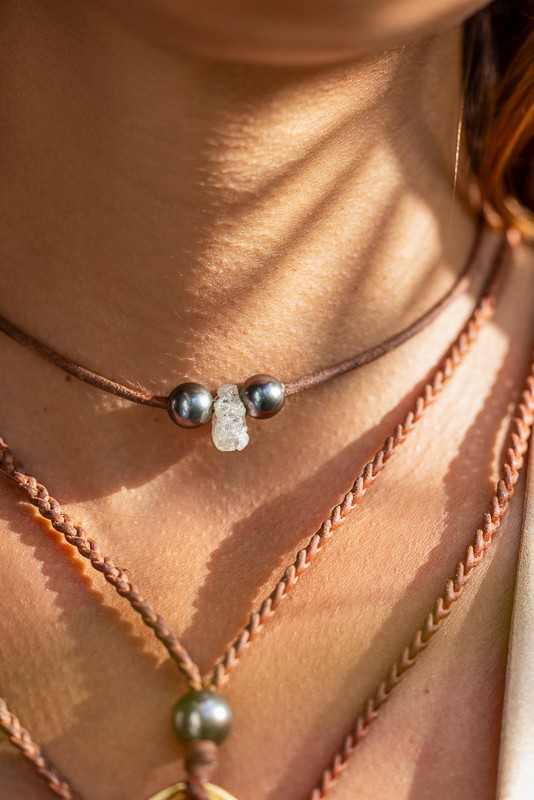 Minimalist handcrafted choker by Manos de Oro Saint Barth, combining raw diamond and lustrous black pearls—a grounding piece infused with organic luxury.